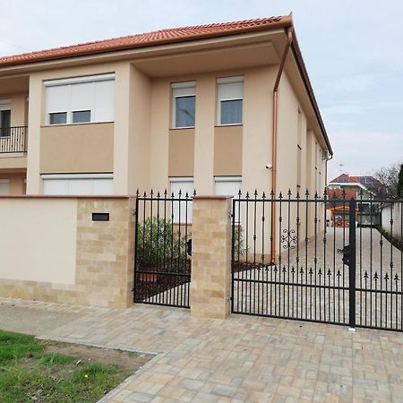 Hajdúszoboszló Imola Es Andrea Apartmanhaz 3 מראה חיצוני תמונה