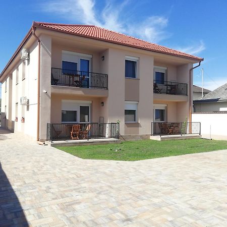 Hajdúszoboszló Imola Es Andrea Apartmanhaz 3 מראה חיצוני תמונה