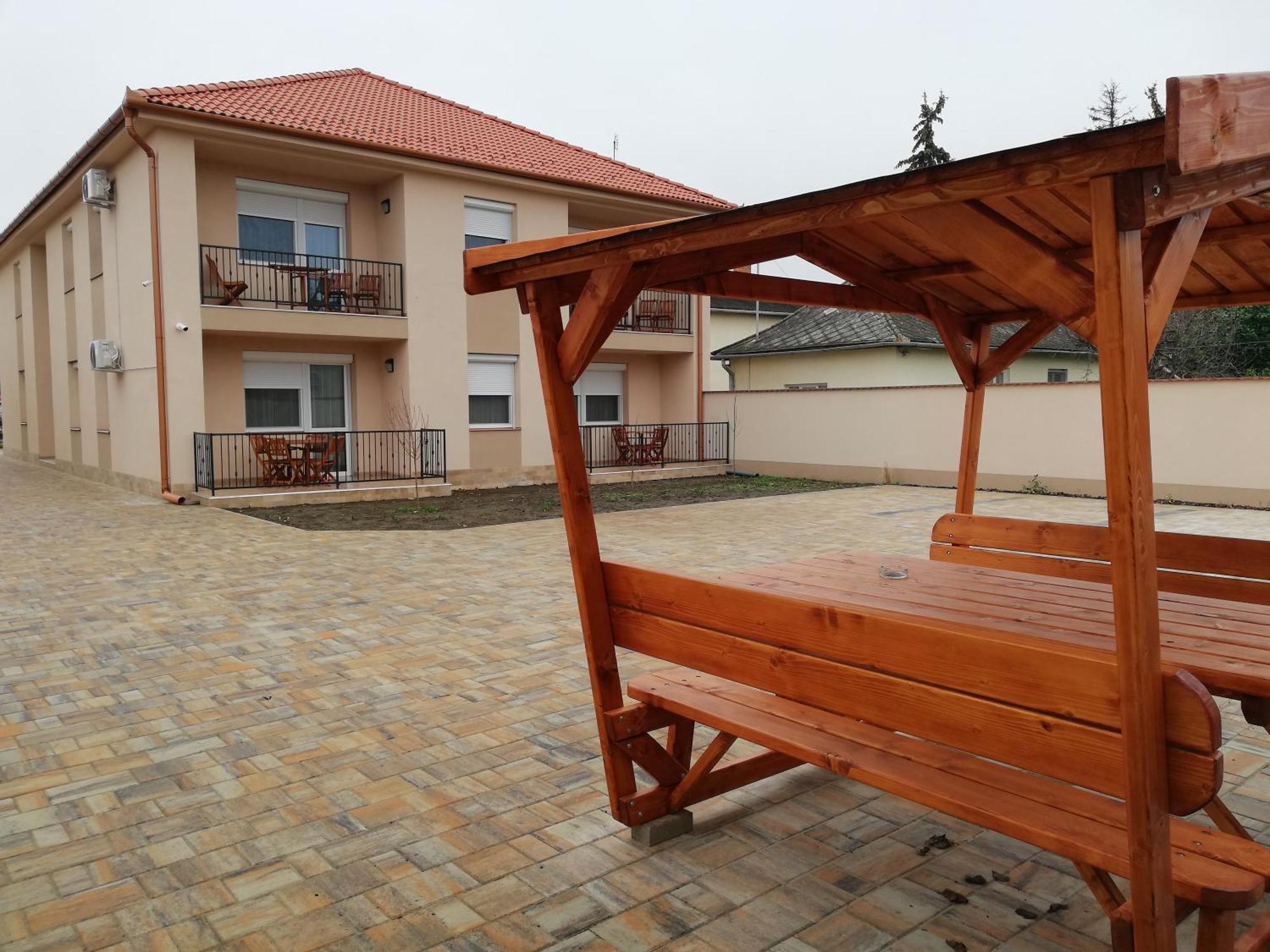 Hajdúszoboszló Imola Es Andrea Apartmanhaz 3 מראה חיצוני תמונה