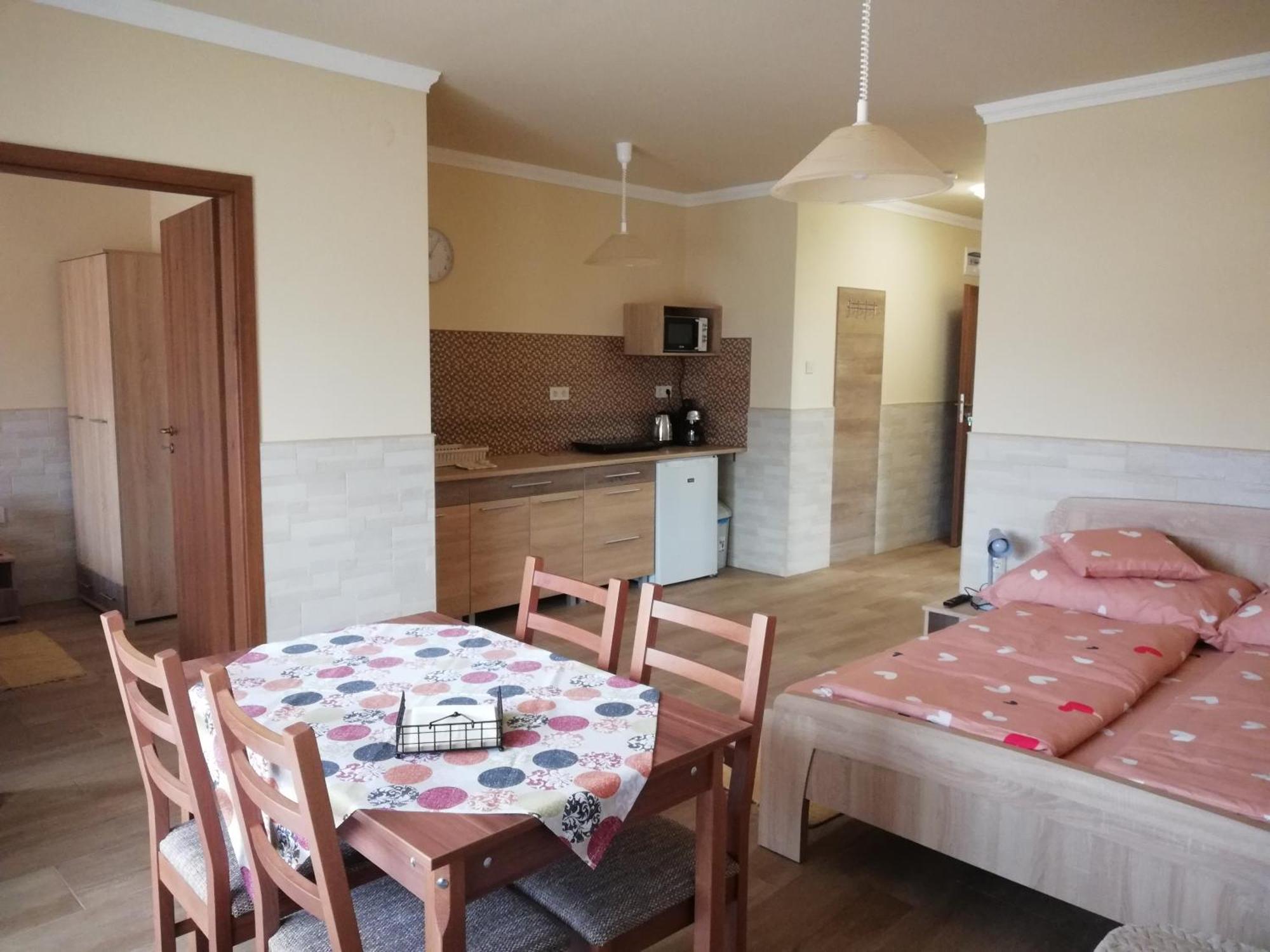 Hajdúszoboszló Imola Es Andrea Apartmanhaz 3 מראה חיצוני תמונה