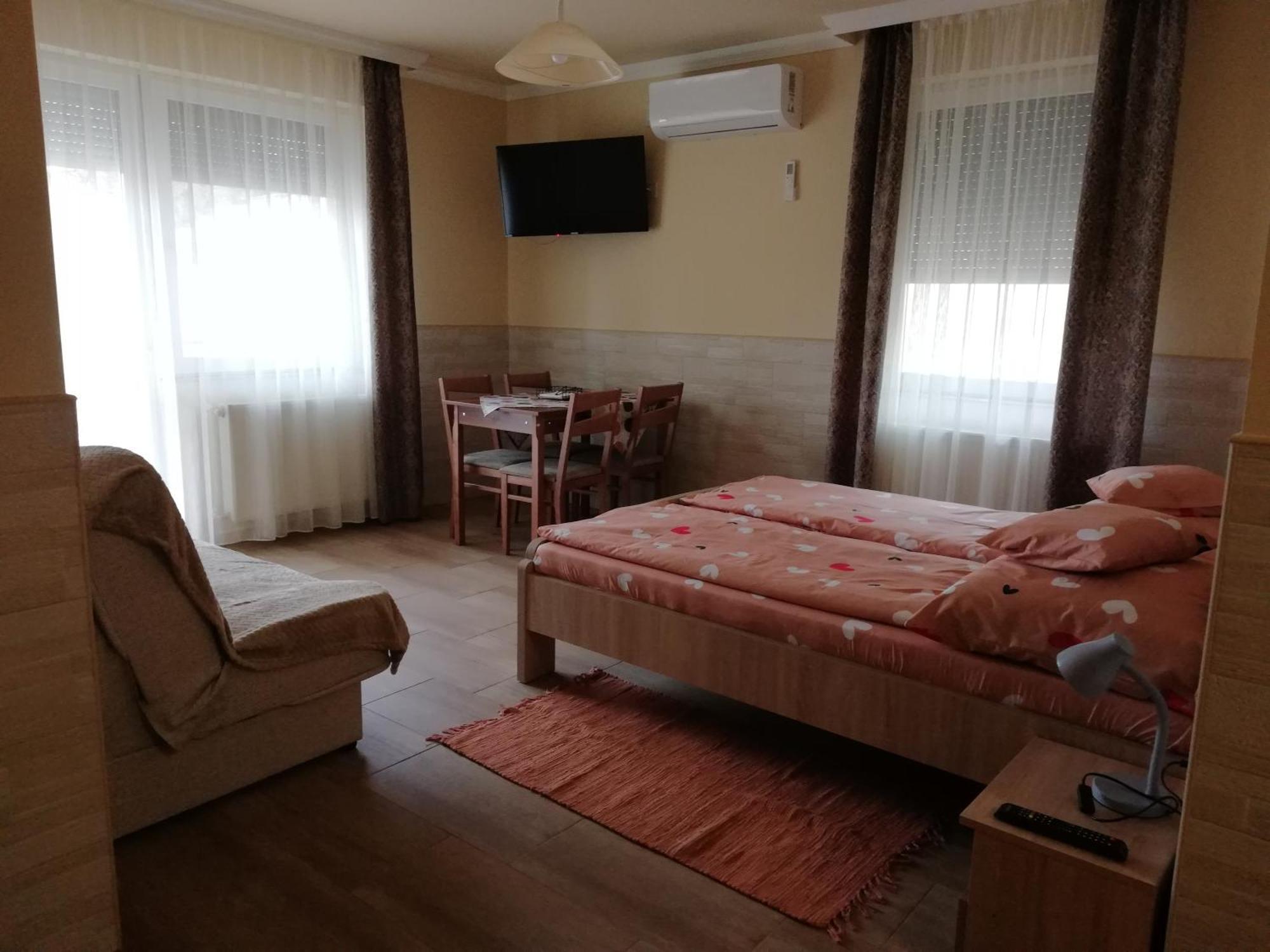 Hajdúszoboszló Imola Es Andrea Apartmanhaz 3 מראה חיצוני תמונה