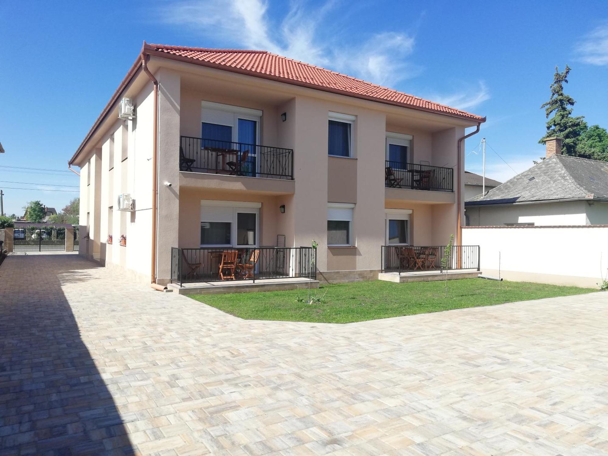 Hajdúszoboszló Imola Es Andrea Apartmanhaz 3 מראה חיצוני תמונה